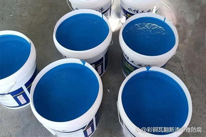 彩钢瓦水性漆正在生产中